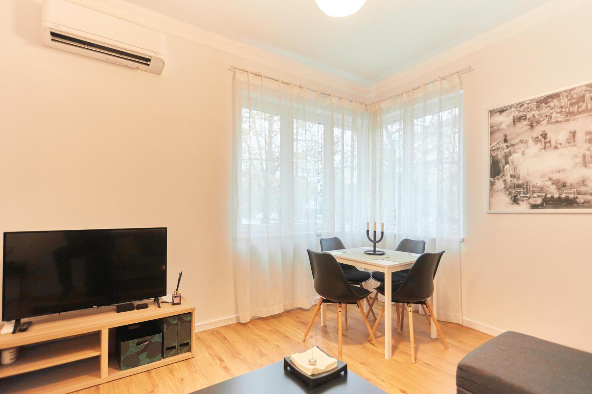 Vitosha Blvd Apt Steps From Ndk Appartamento